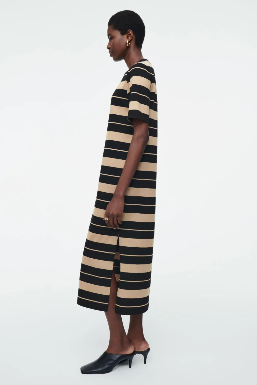 Best COS STRIPED MIDI T-SHIRT DRESS BEIGE / STRIPED