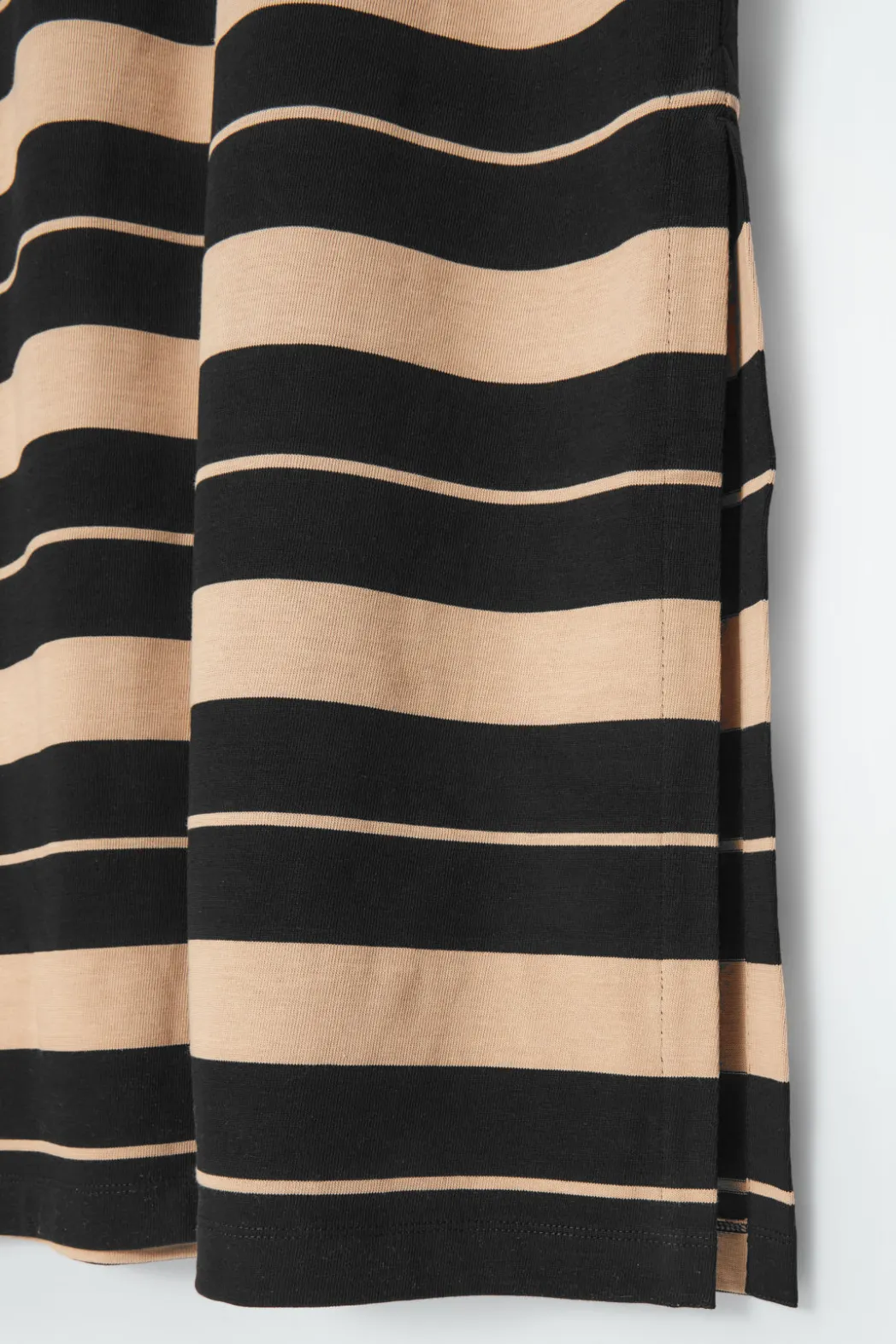 Best COS STRIPED MIDI T-SHIRT DRESS BEIGE / STRIPED