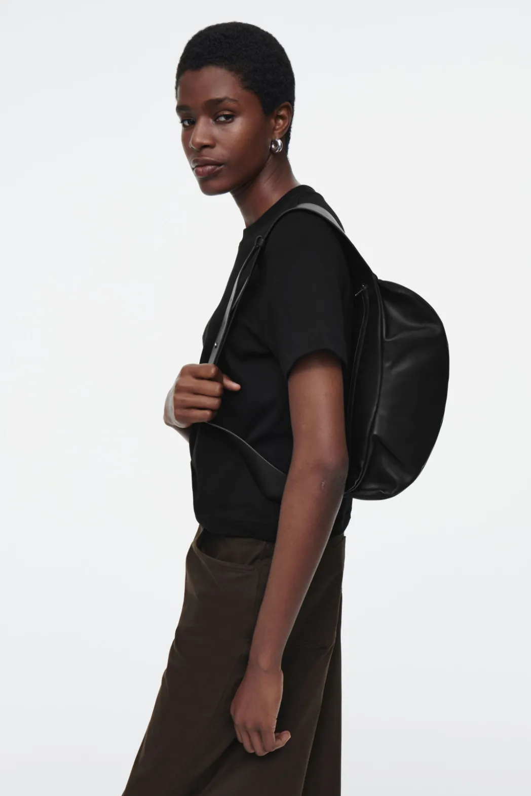 Discount COS SWING CROSSBODY - LEATHER Black