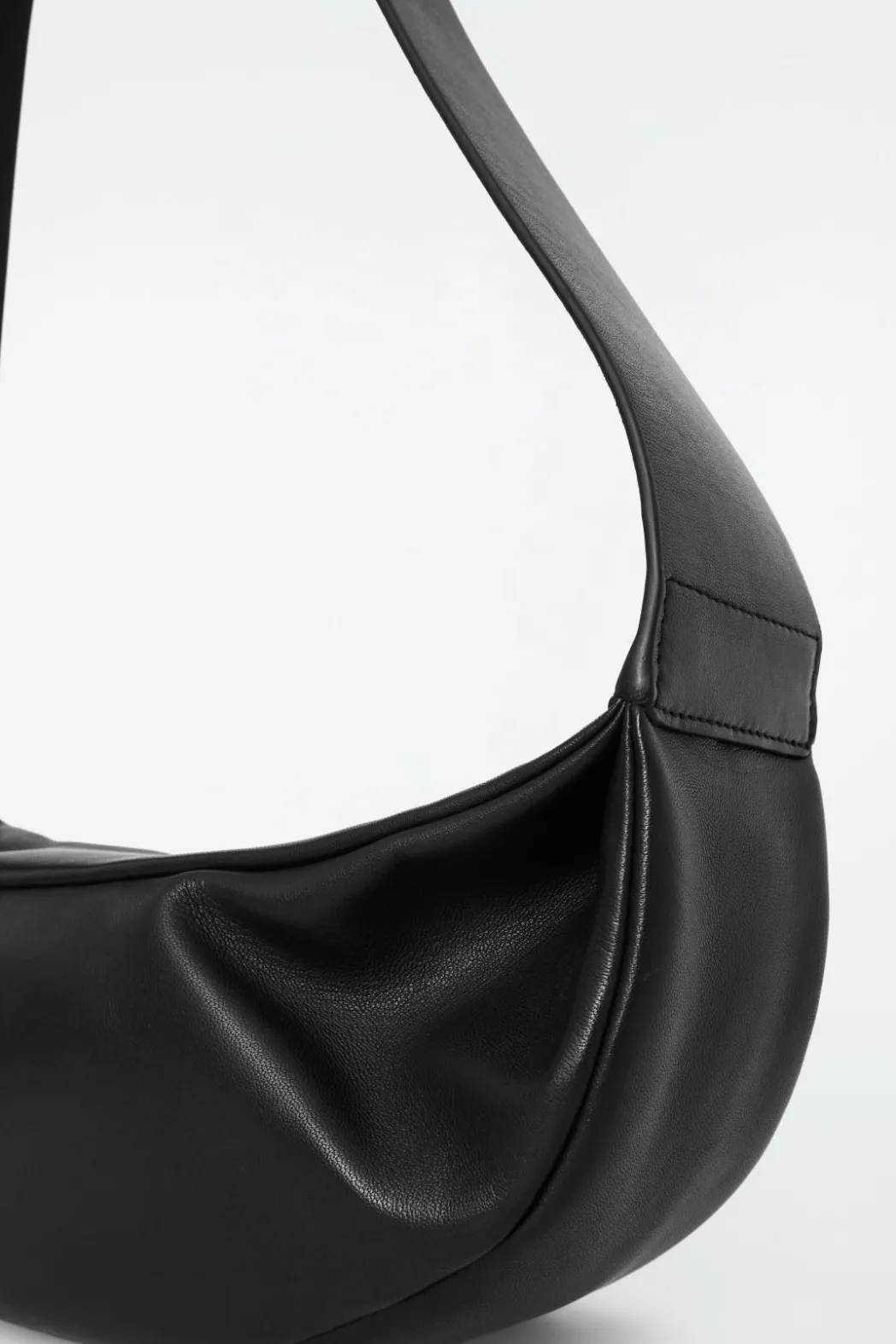 Discount COS SWING CROSSBODY - LEATHER Black
