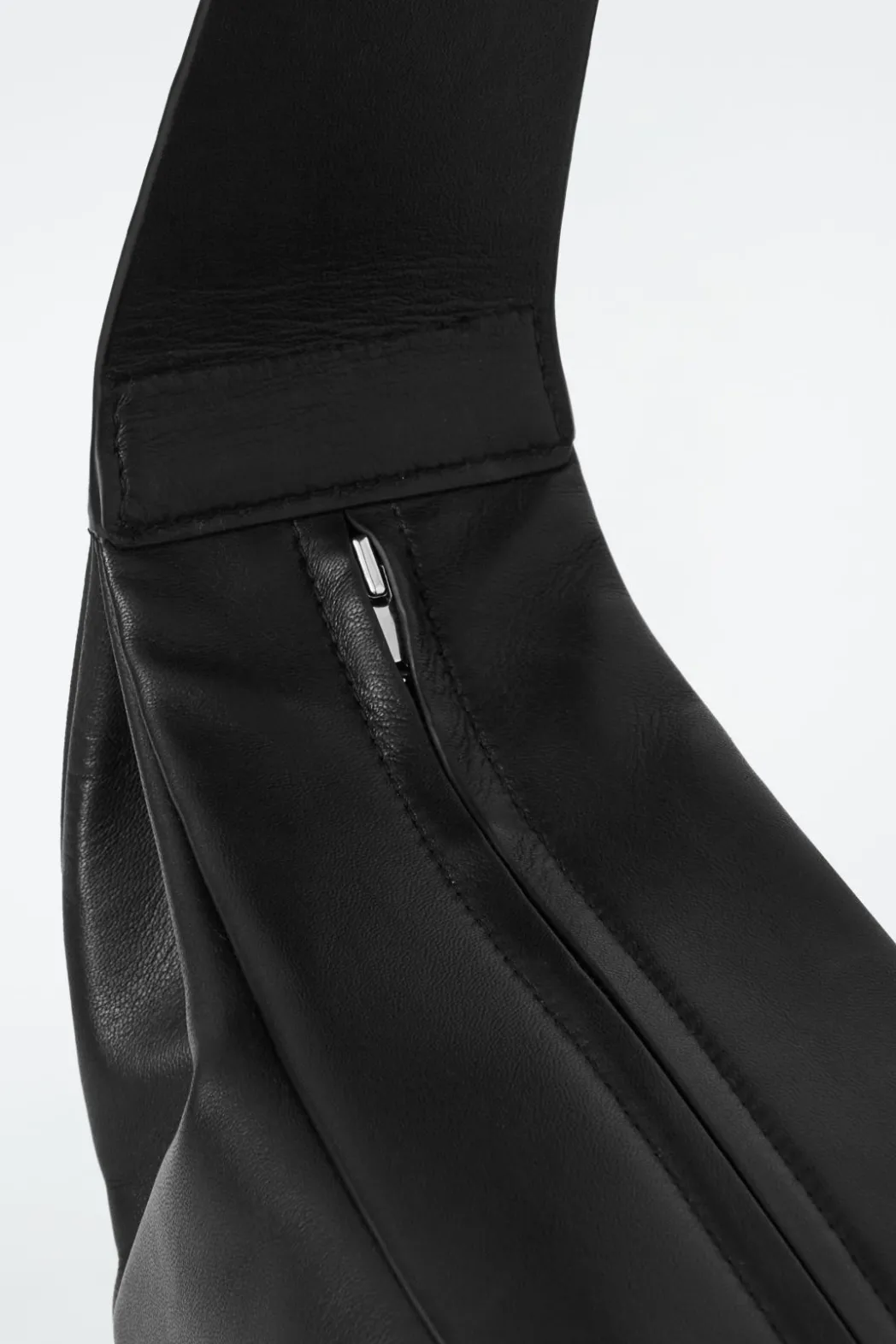 Discount COS SWING CROSSBODY - LEATHER Black