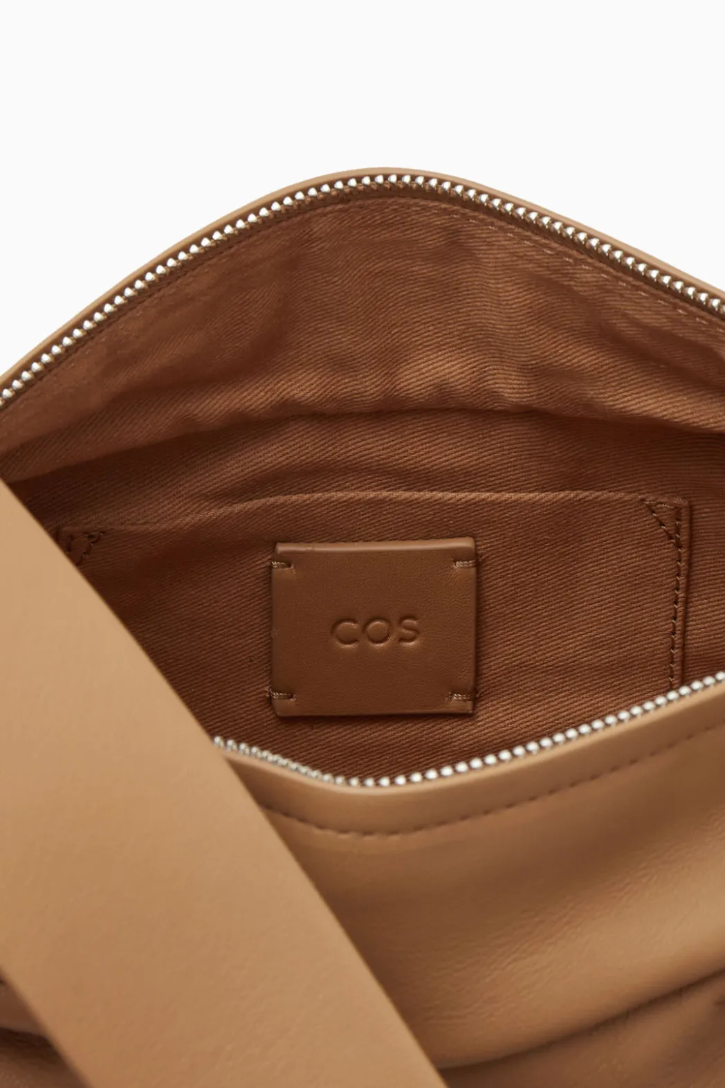 Clearance COS SWING CROSSBODY - LEATHER BEIGE
