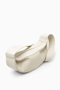 Outlet COS SWING CROSSBODY - LEATHER CREAM