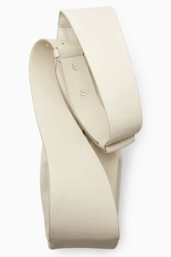 Outlet COS SWING CROSSBODY - LEATHER CREAM