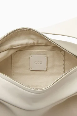 Outlet COS SWING CROSSBODY - LEATHER CREAM