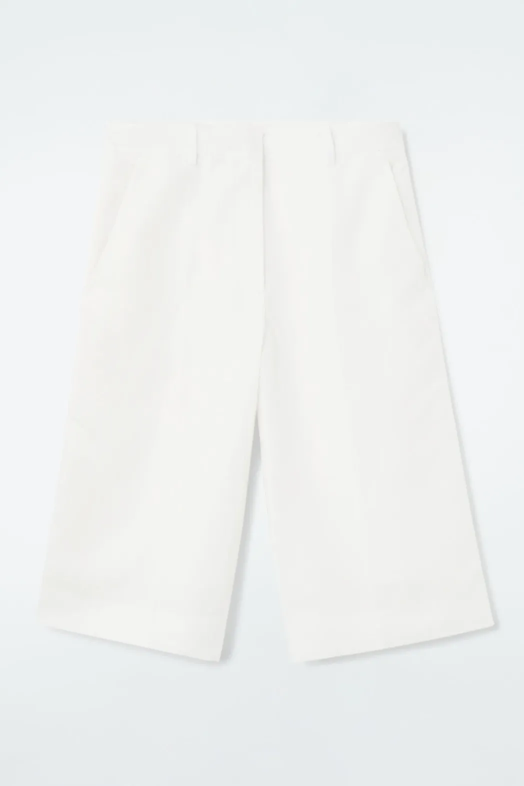 Clearance COS TAILORED KNEE-LENGTH SHORTS WHITE
