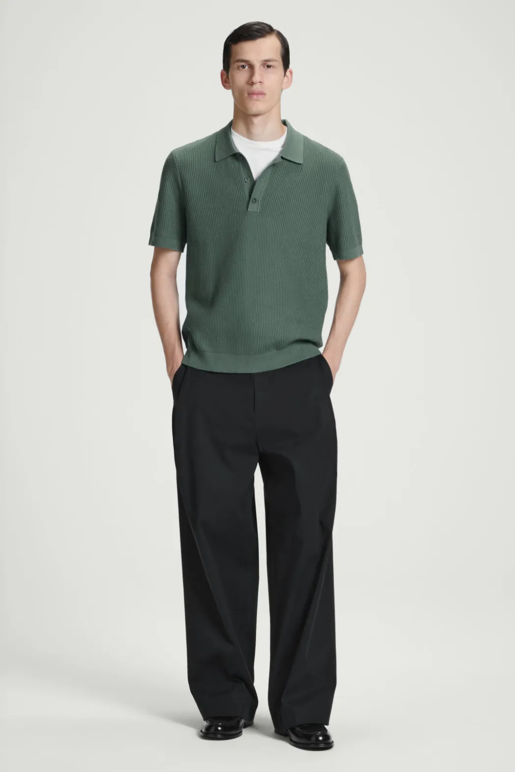 Online COS TEXTURED KNITTED POLO SHIRT GREEN