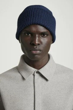 COS TEXTURED WOOL BEANIE NAVY