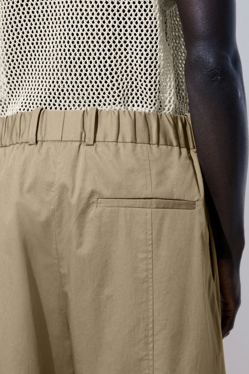 COS THE BARREL-LEG CARGO PANTS BEIGE