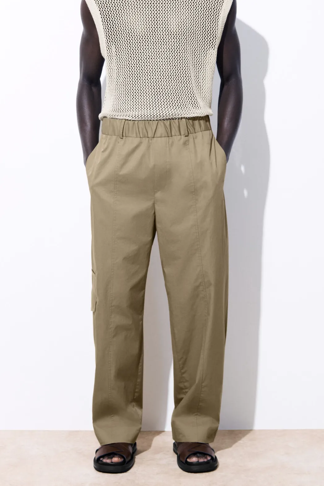COS THE BARREL-LEG CARGO PANTS BEIGE