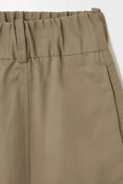 COS THE BARREL-LEG CARGO PANTS BEIGE