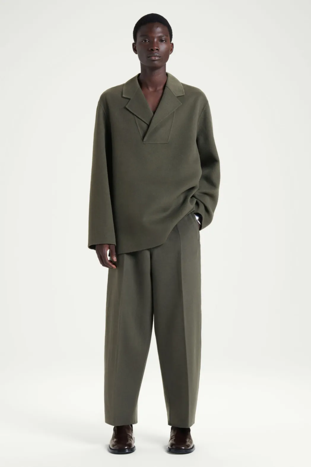 COS THE BARREL-LEG PANTS MOSS