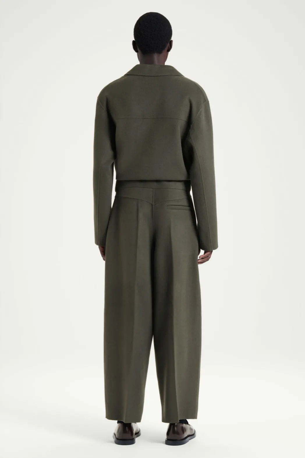 COS THE BARREL-LEG PANTS MOSS