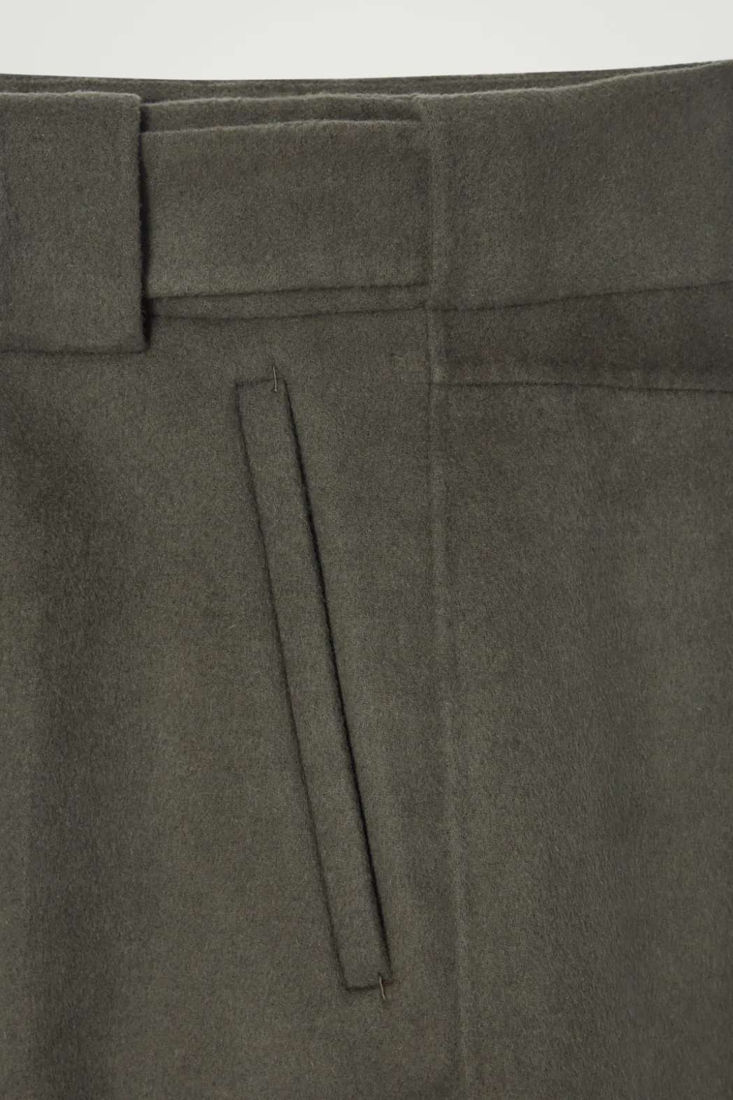 COS THE BARREL-LEG PANTS MOSS