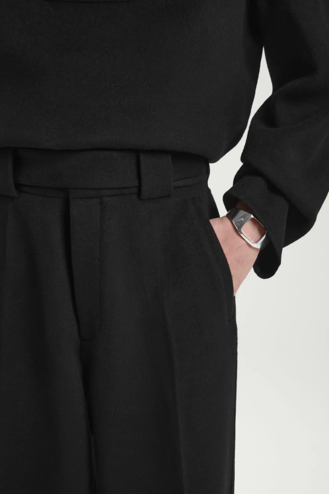 Clearance COS THE BARREL-LEG PANTS CARBON