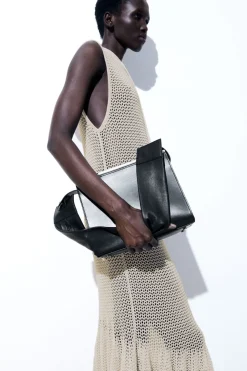 Best COS THE BOX SHOULDER BAG - LEATHER BLACK
