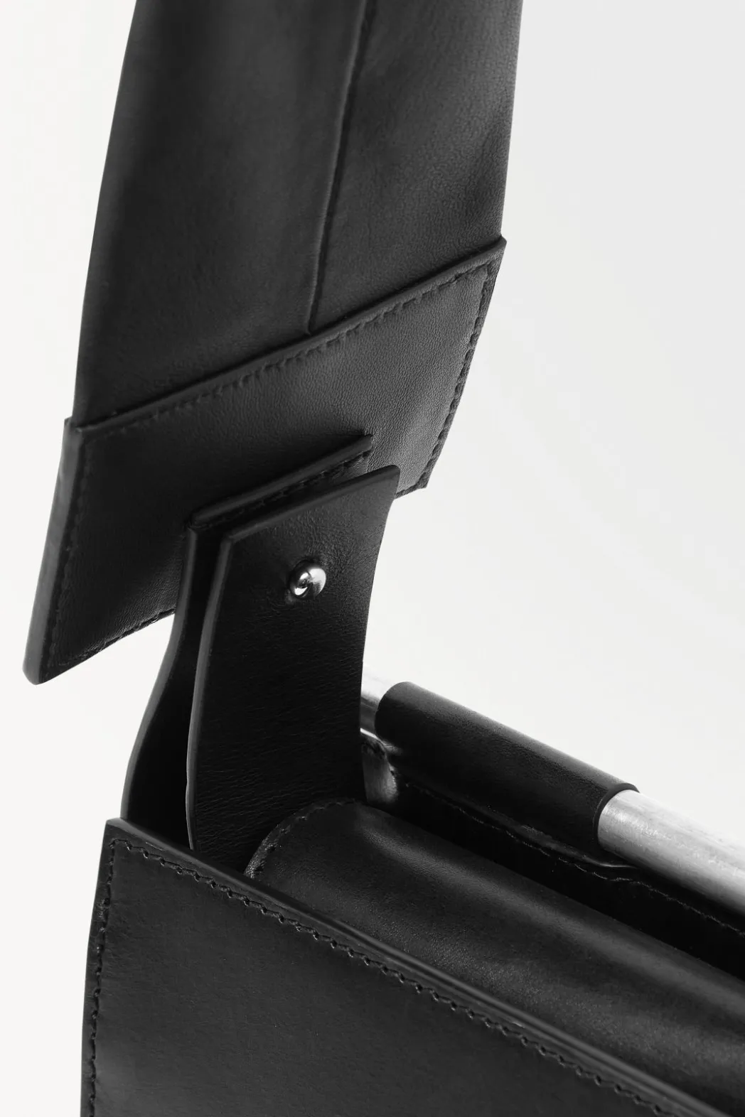 Best COS THE BOX SHOULDER BAG - LEATHER BLACK