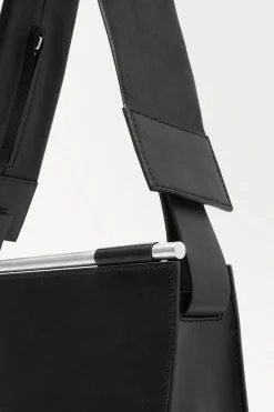 Best COS THE BOX SHOULDER BAG - LEATHER BLACK