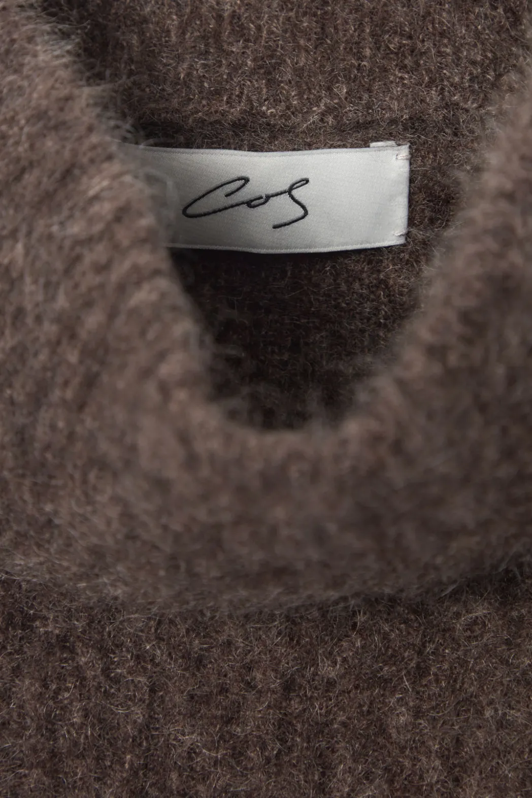 Best COS THE BRUSHED-CASHMERE FUNNEL NECK WARMER CHOCOLATE