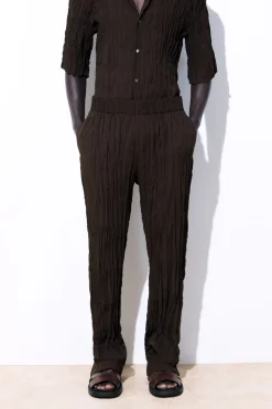 Online COS THE CRINKLED BARREL-LEG PANTS DARK BROWN
