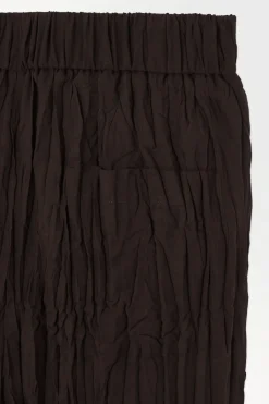 Online COS THE CRINKLED BARREL-LEG PANTS DARK BROWN