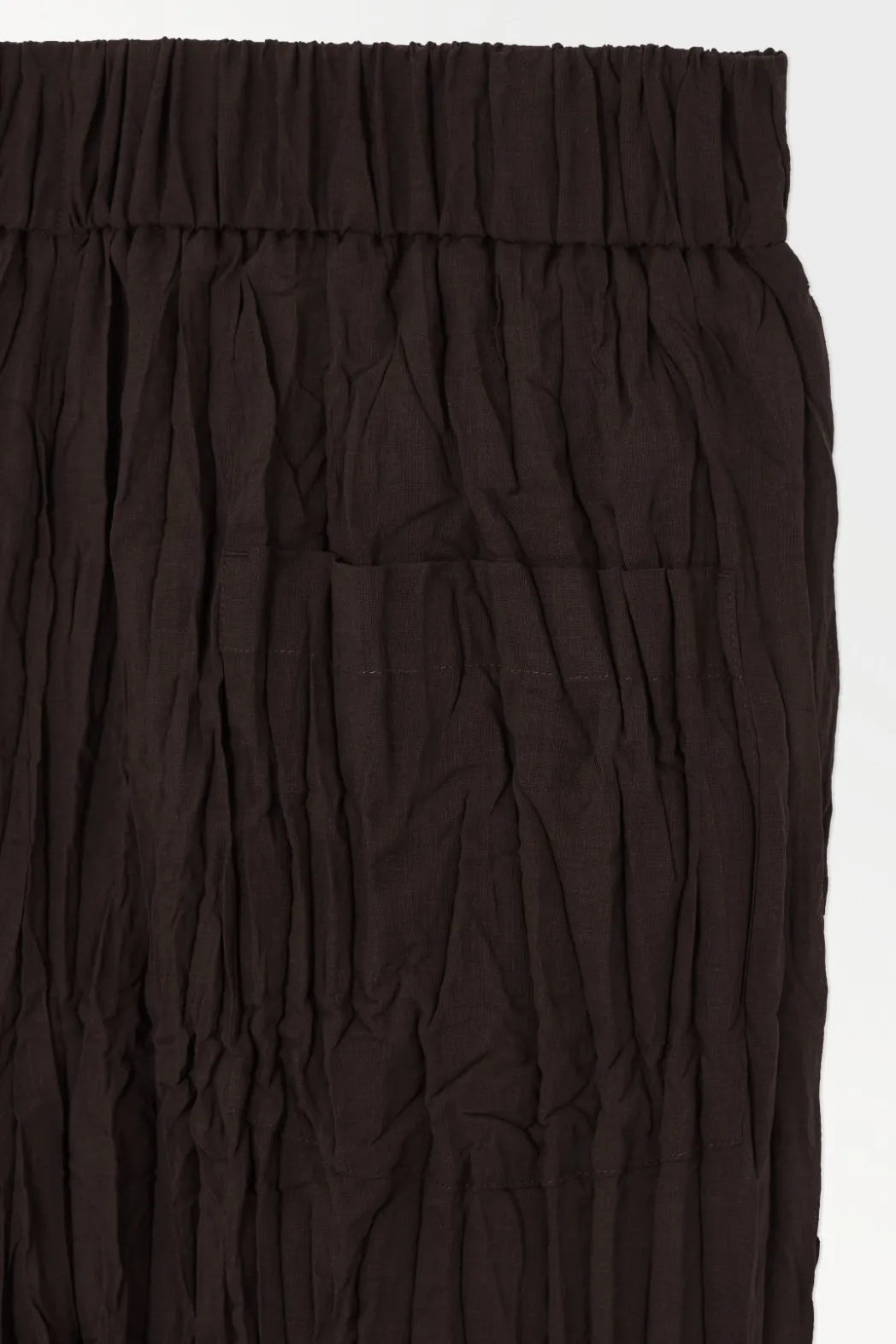 Online COS THE CRINKLED BARREL-LEG PANTS DARK BROWN