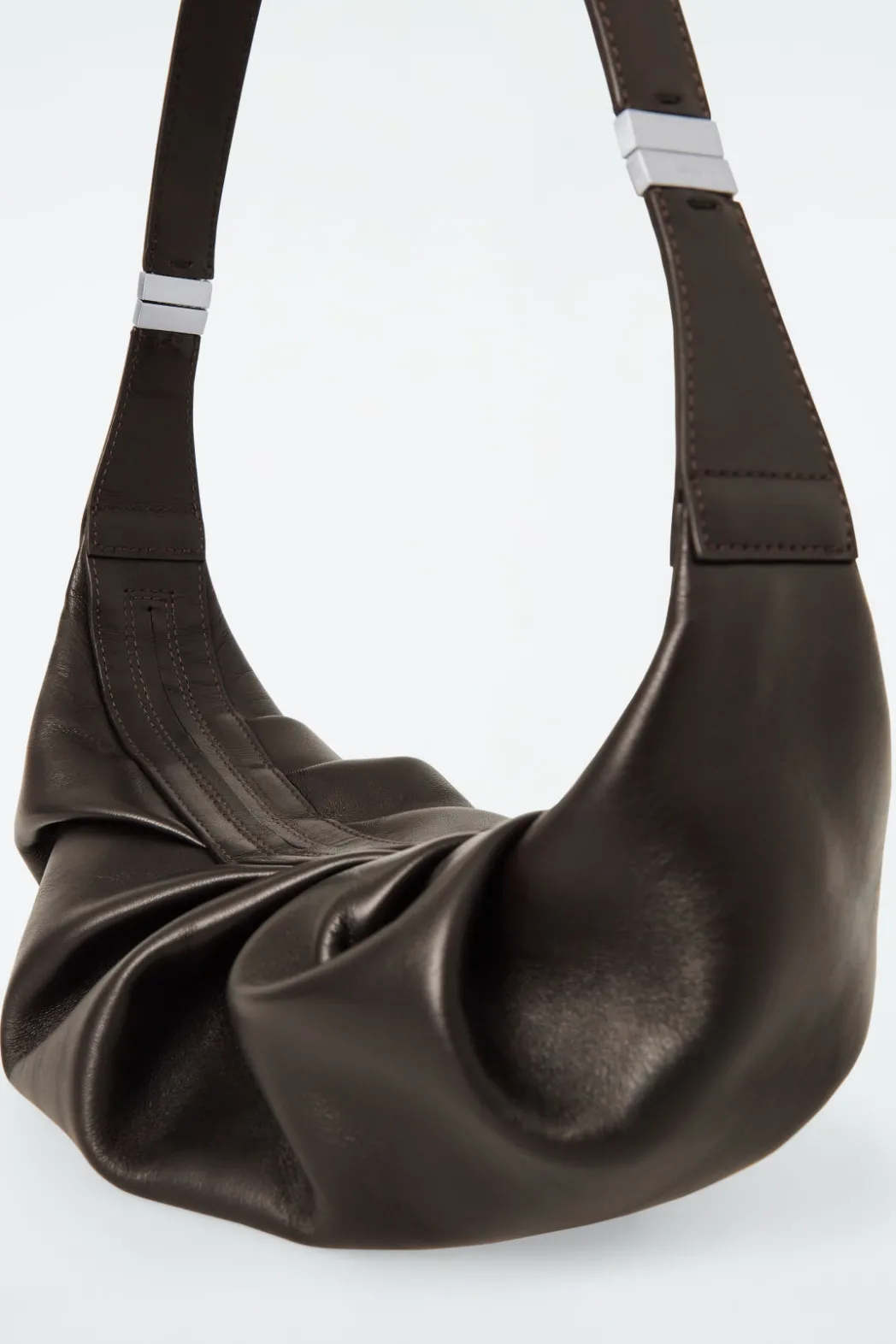 Sale COS THE DRAPED CROSSBODY - LEATHER CHESTNUT