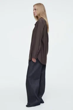Discount COS THE DRAPED SILK SHIRT WALNUT