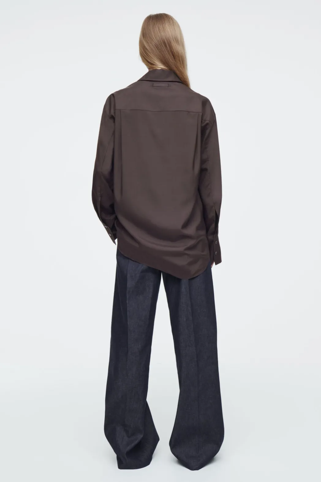 Discount COS THE DRAPED SILK SHIRT WALNUT