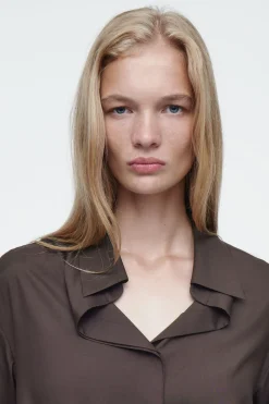 Discount COS THE DRAPED SILK SHIRT WALNUT
