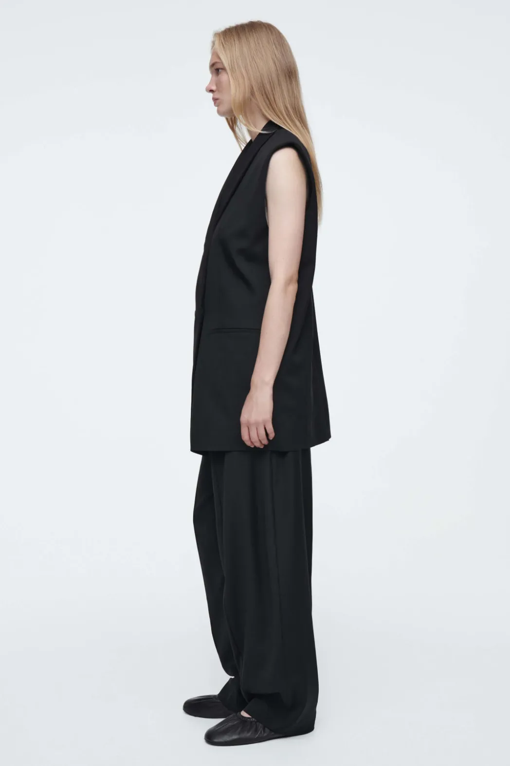 Discount COS THE ELONGATED SLEEVELESS BLAZER CARBON