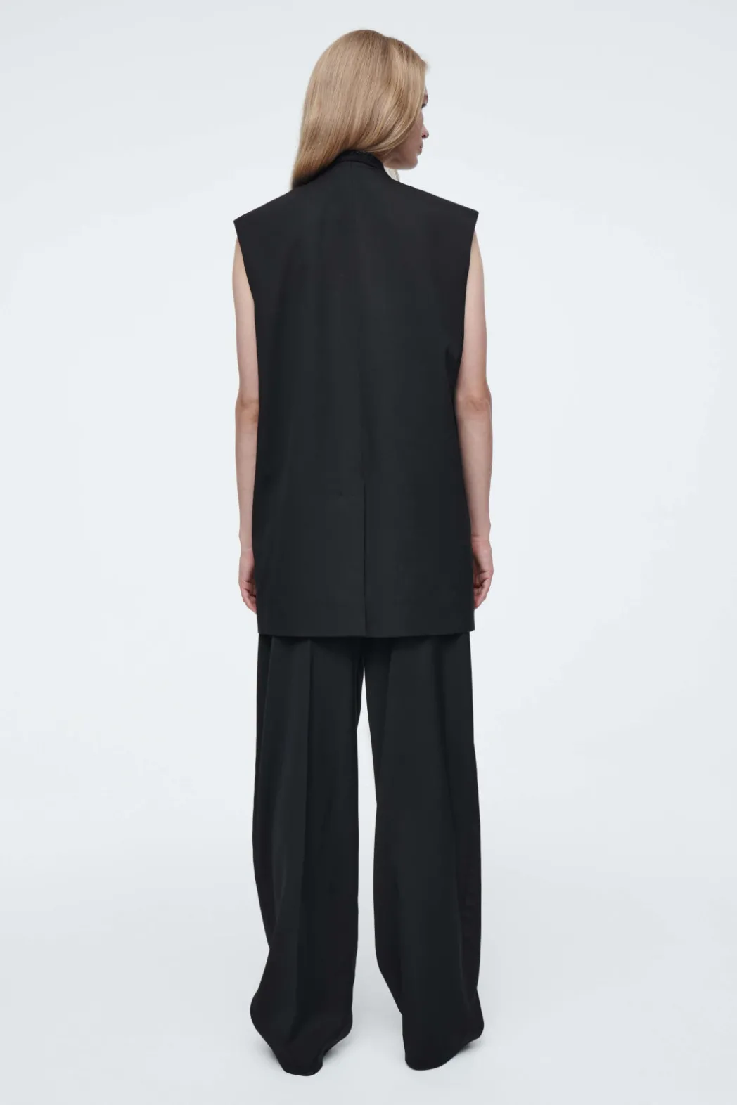 Discount COS THE ELONGATED SLEEVELESS BLAZER CARBON