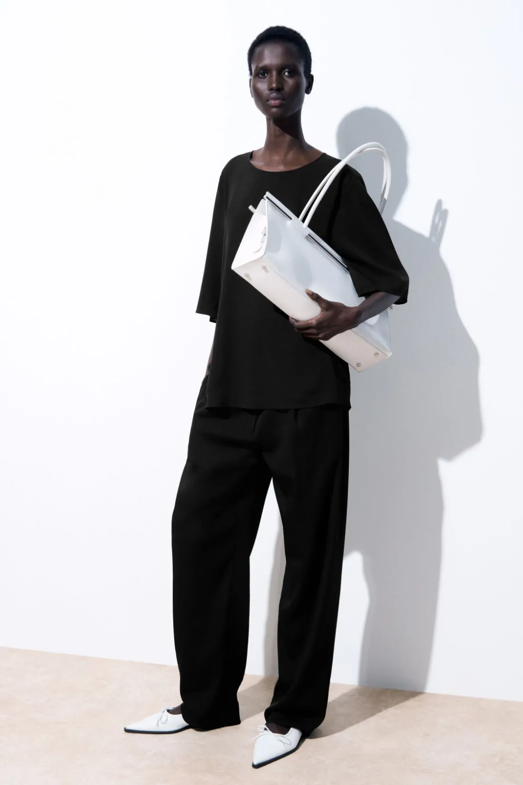 Hot COS THE ESSENTIAL FLUID WOVEN T-SHIRT BLACK