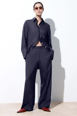 Outlet COS THE ESSENTIAL SILK SHIRT NAVY