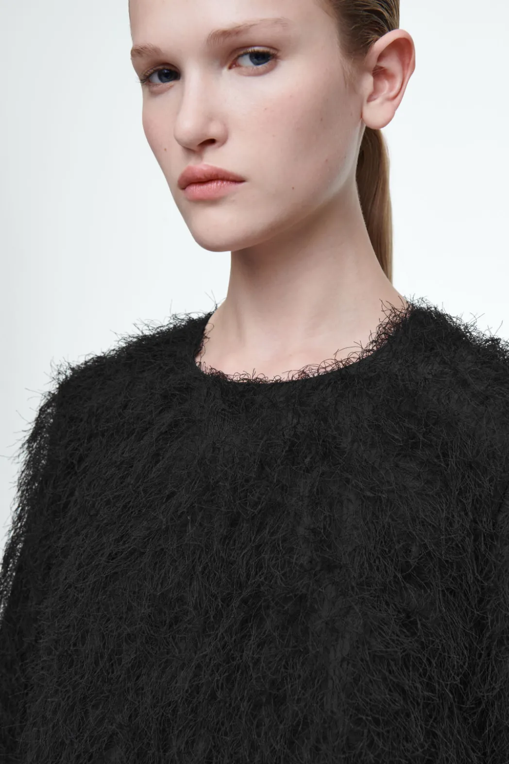 Outlet COS THE FEATHERED MINI SHIFT DRESS CARBON