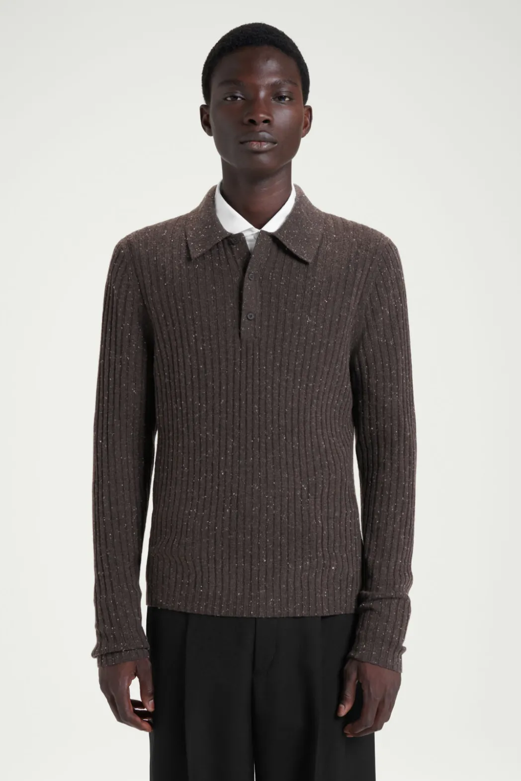 Online COS THE FLECKED WOOL POLO SHIRT CHOCOLATE