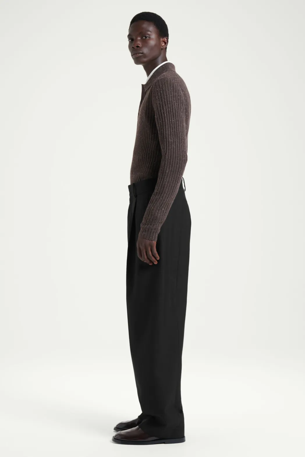Online COS THE FLECKED WOOL POLO SHIRT CHOCOLATE