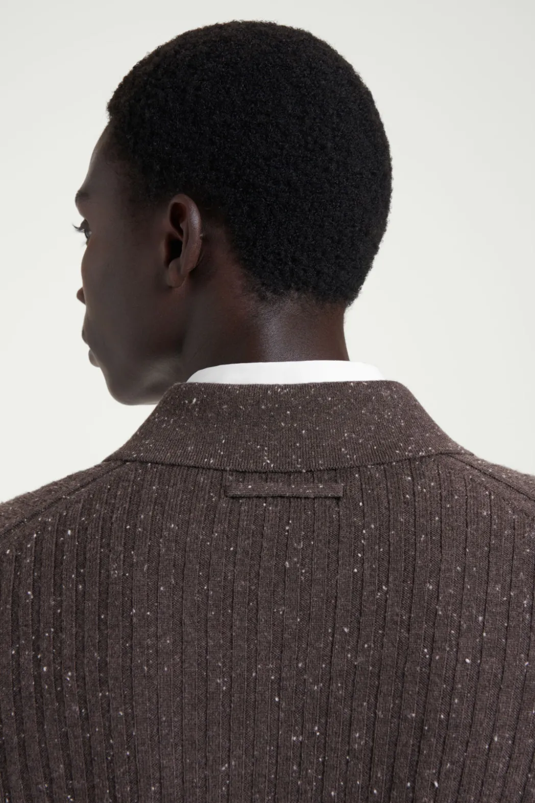 Online COS THE FLECKED WOOL POLO SHIRT CHOCOLATE