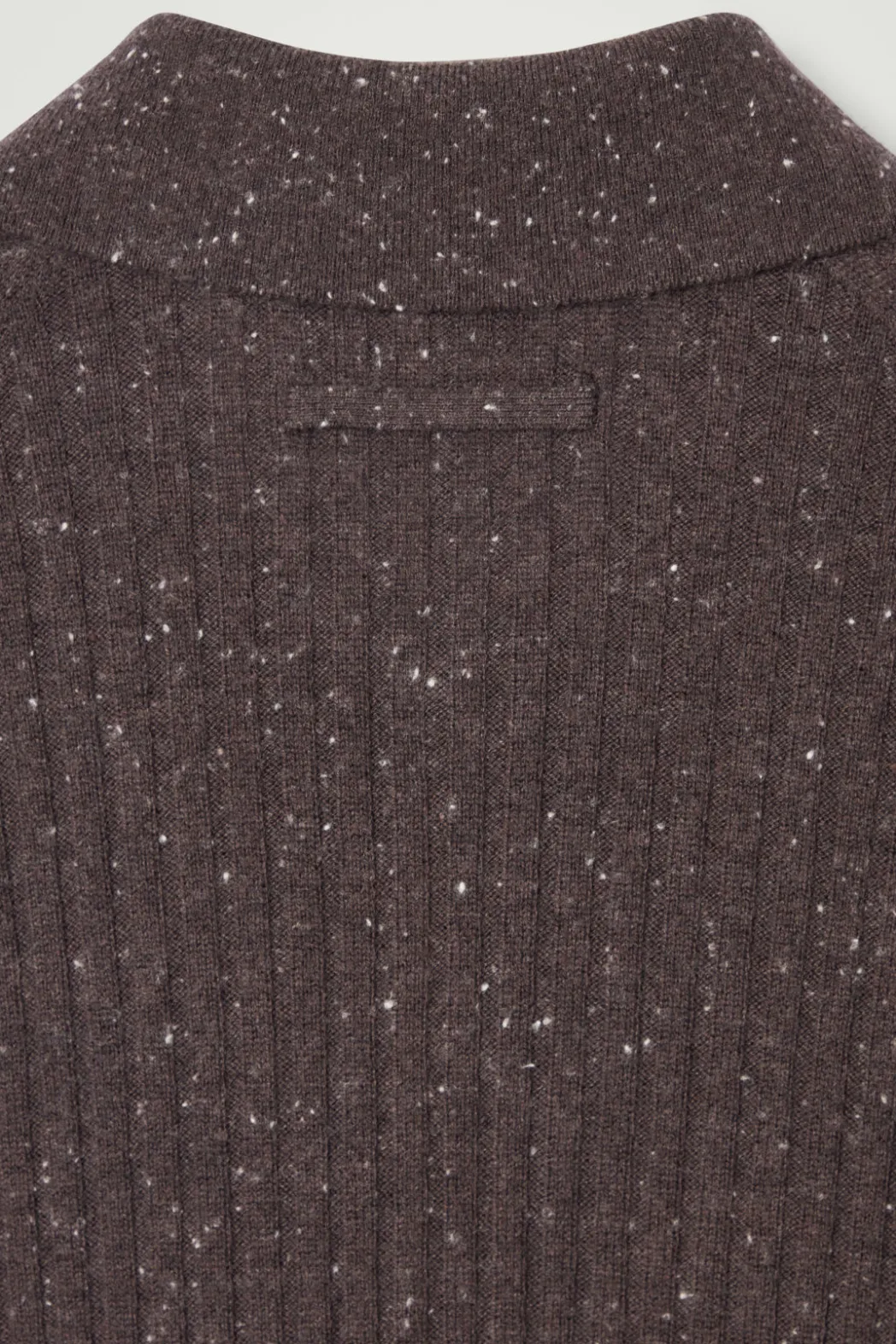 Online COS THE FLECKED WOOL POLO SHIRT CHOCOLATE