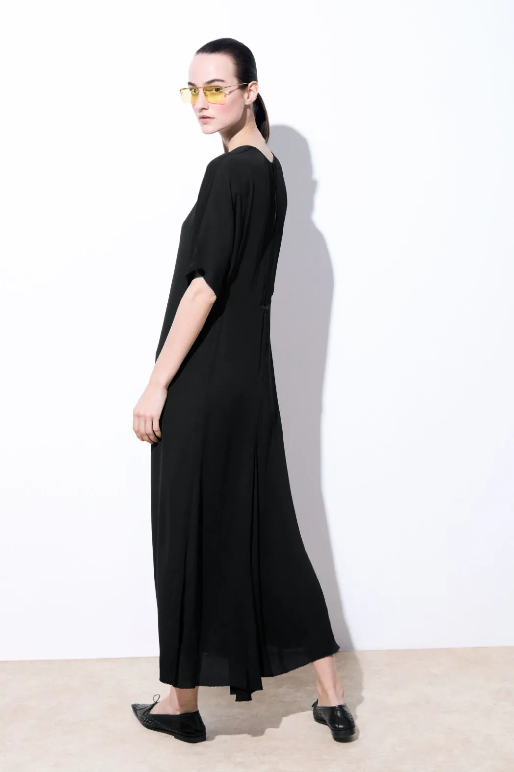Outlet COS THE FLUID T-SHIRT DRESS BLACK