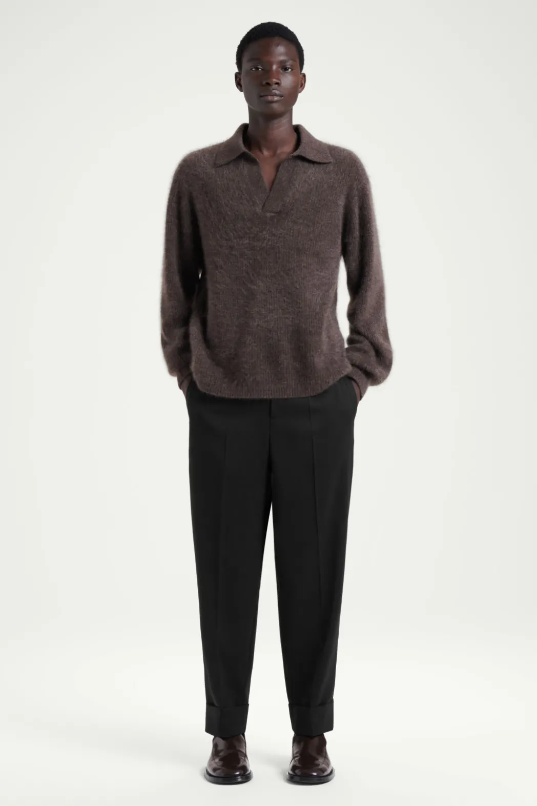 Online COS THE FOLD-UP TAPERED PANTS CARBON
