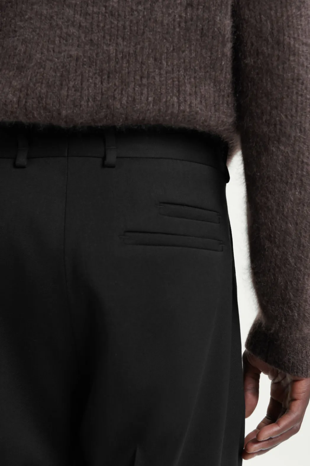 Online COS THE FOLD-UP TAPERED PANTS CARBON
