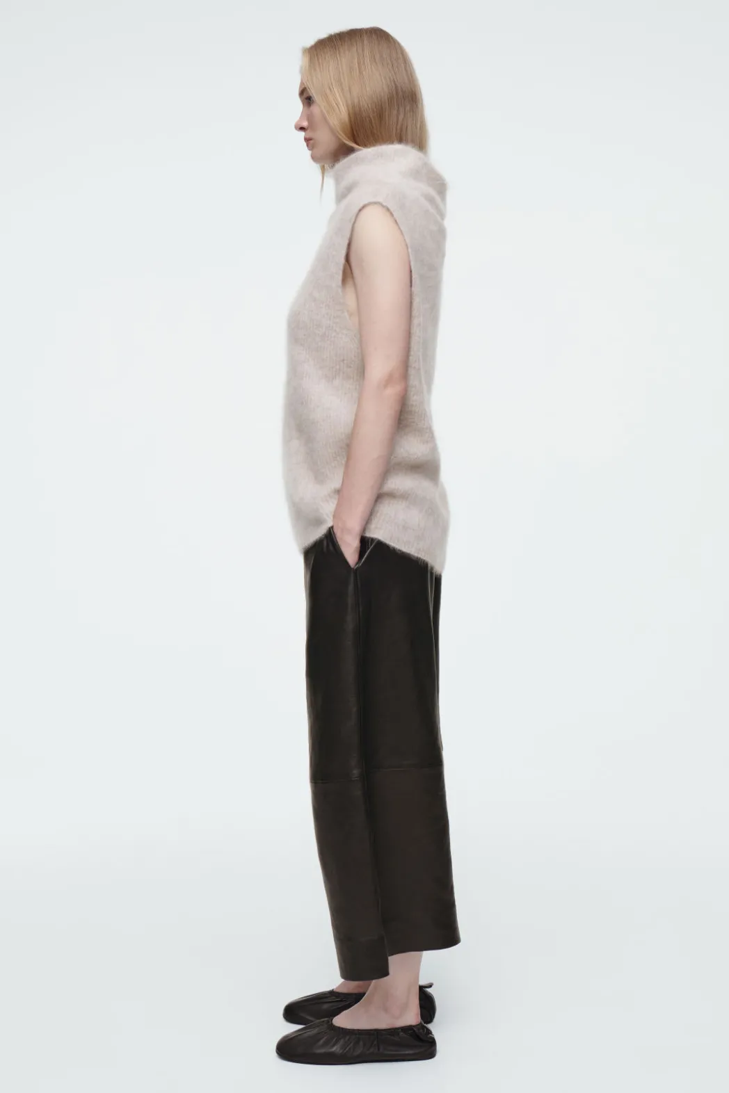 Online COS THE FUNNEL-NECK BRUSHED-CASHMERE TANK LATTE