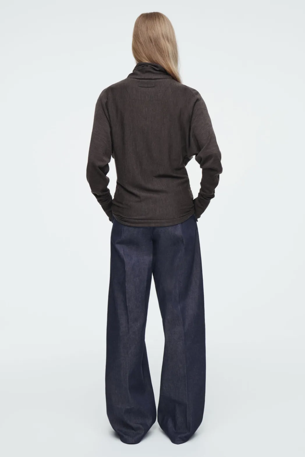 New COS THE FUNNEL-NECK MERINO WOOL SWEATER CHESTNUT