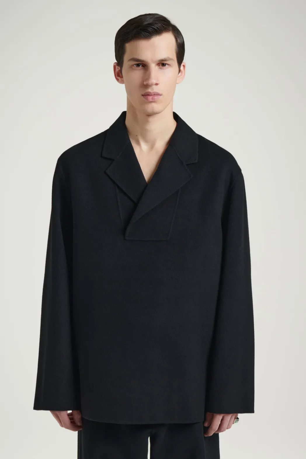 COS THE HALF-PLACKET OVERSHIRT CARBON