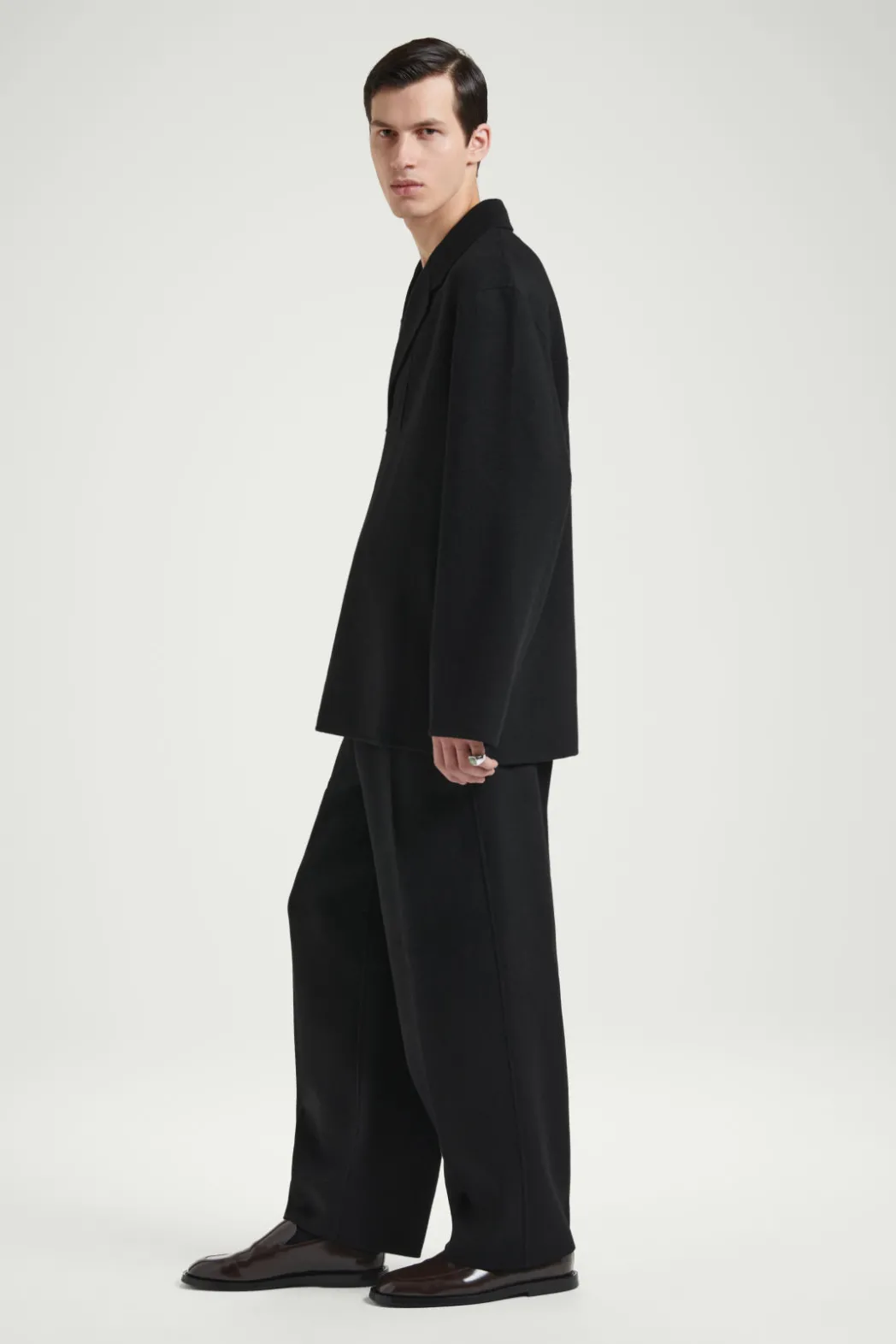 COS THE HALF-PLACKET OVERSHIRT CARBON