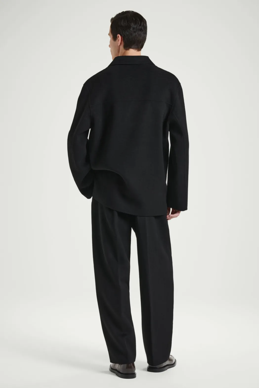 COS THE HALF-PLACKET OVERSHIRT CARBON