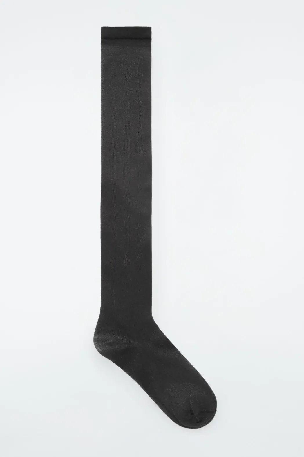 Online COS THE LONG MESH SOCKS CARBON