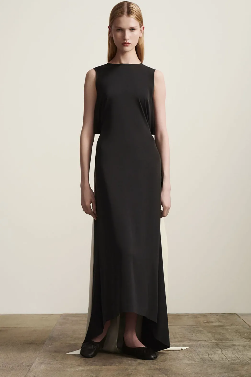 Sale COS THE OPEN-BACK MAXI DRESS CARBON / CHAMPAGNE / PEARL