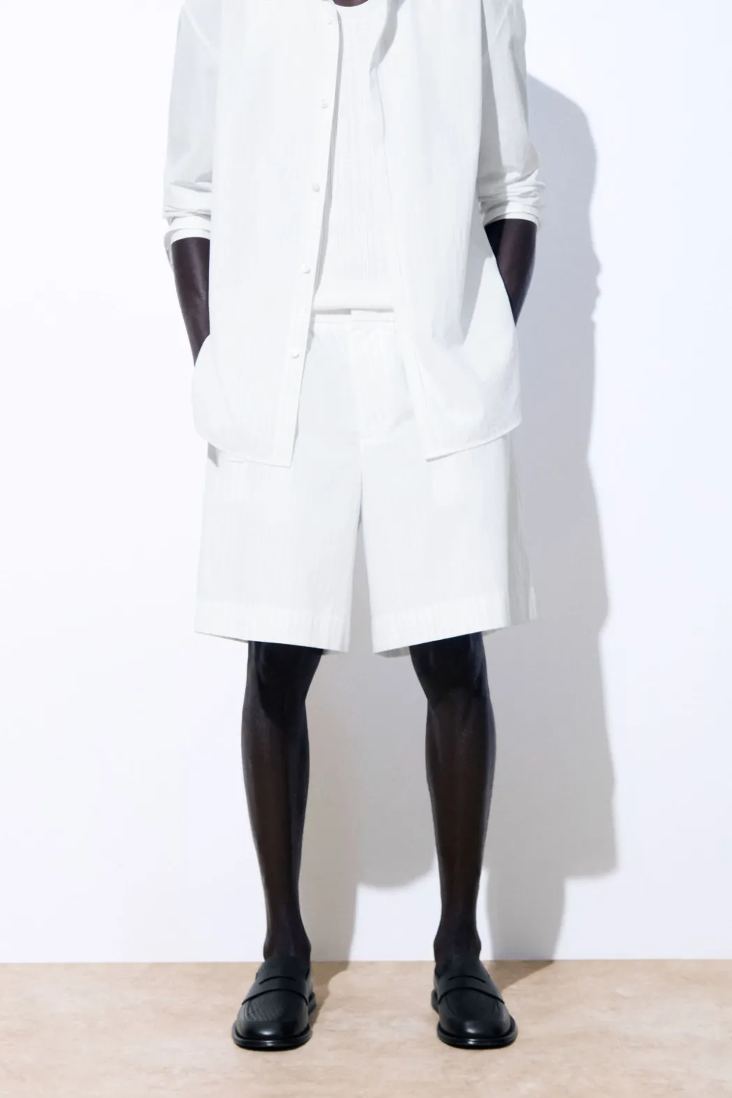 Sale COS THE PINSTRIPED SHORTS WHITE / PINSTRIPED